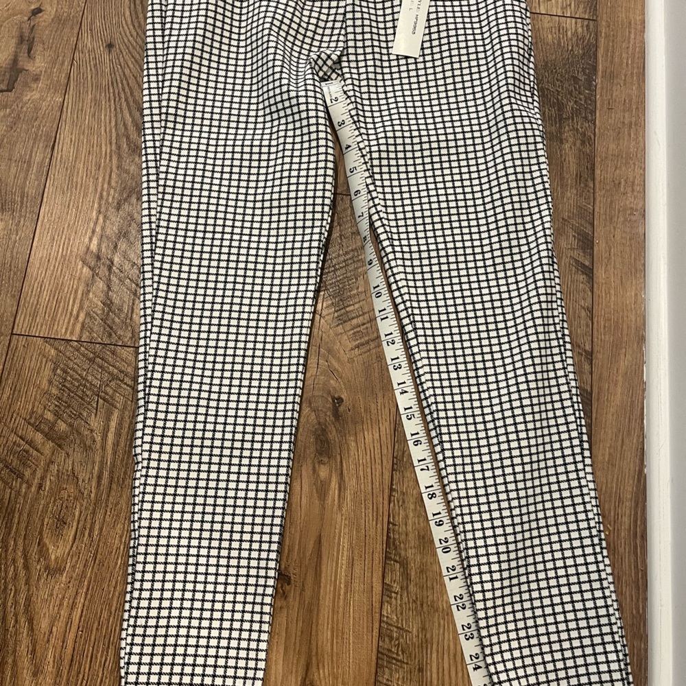Black/white skinny dress pants.